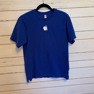 Former Apple employee shirts M